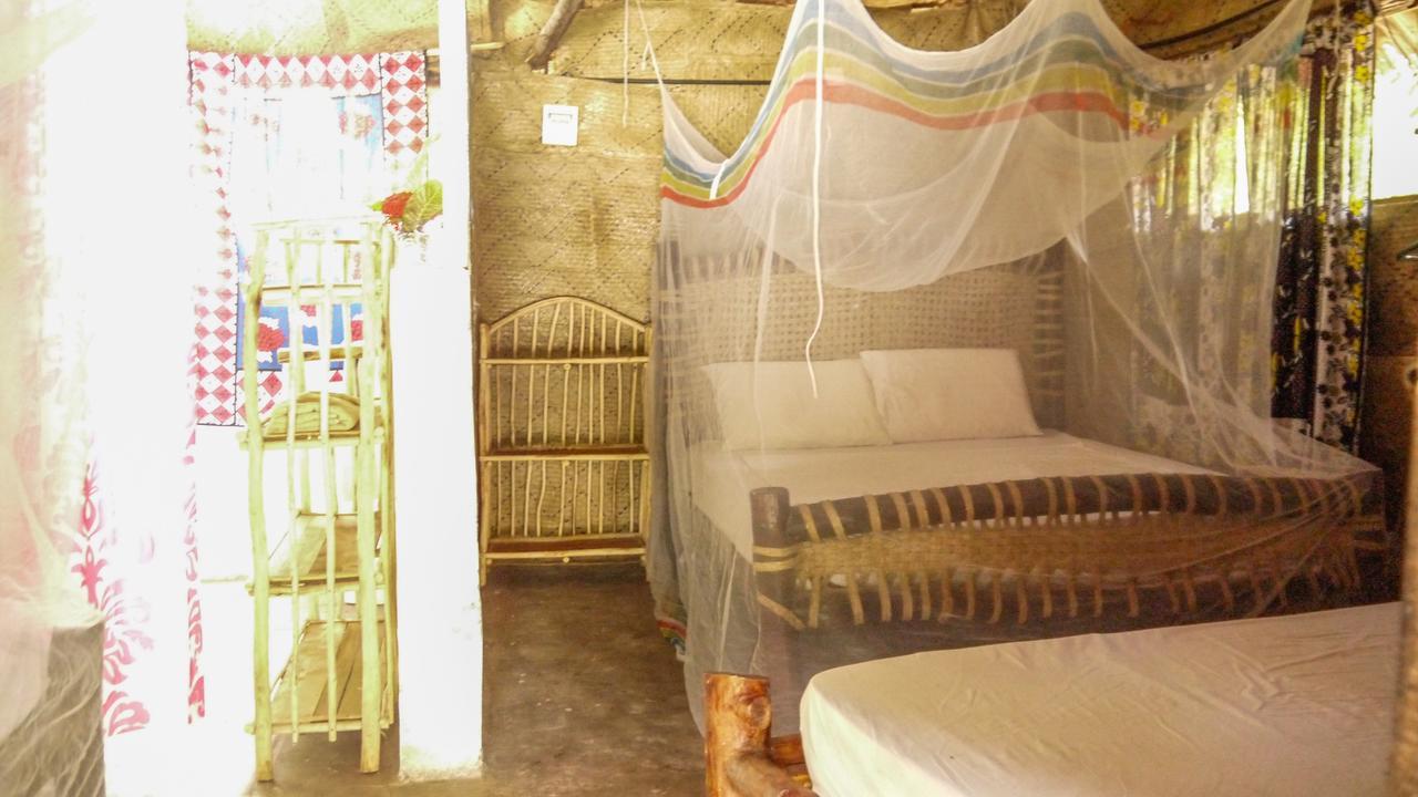 Soul Breeze Backpackers Diani Hostel Diani Beach Buitenkant foto