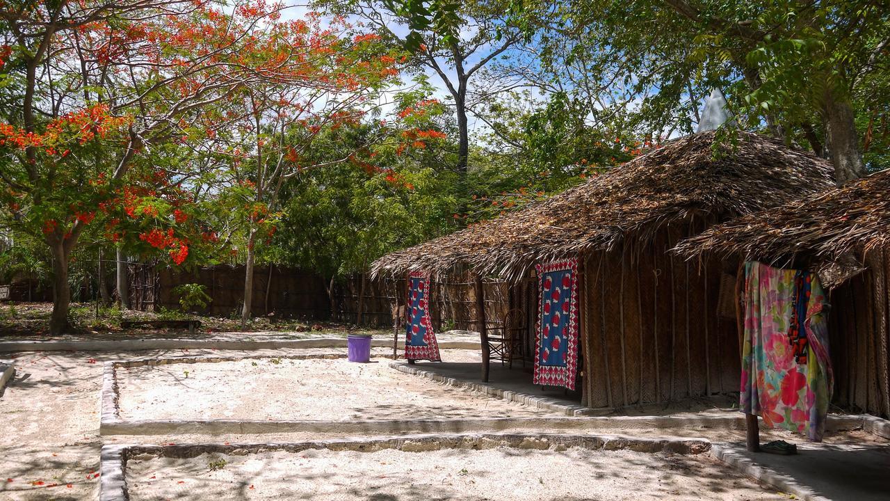 Soul Breeze Backpackers Diani Hostel Diani Beach Buitenkant foto
