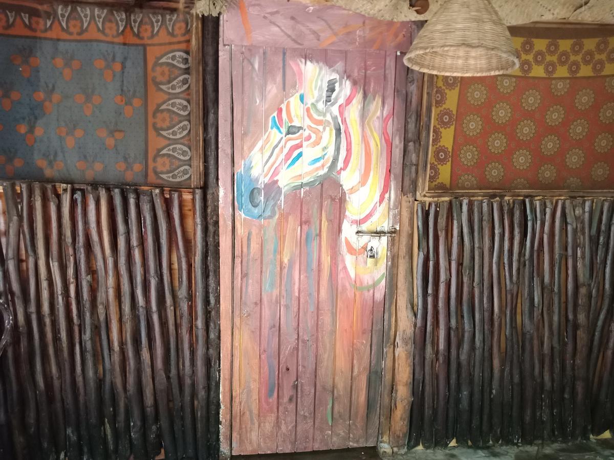 Soul Breeze Backpackers Diani Hostel Diani Beach Buitenkant foto