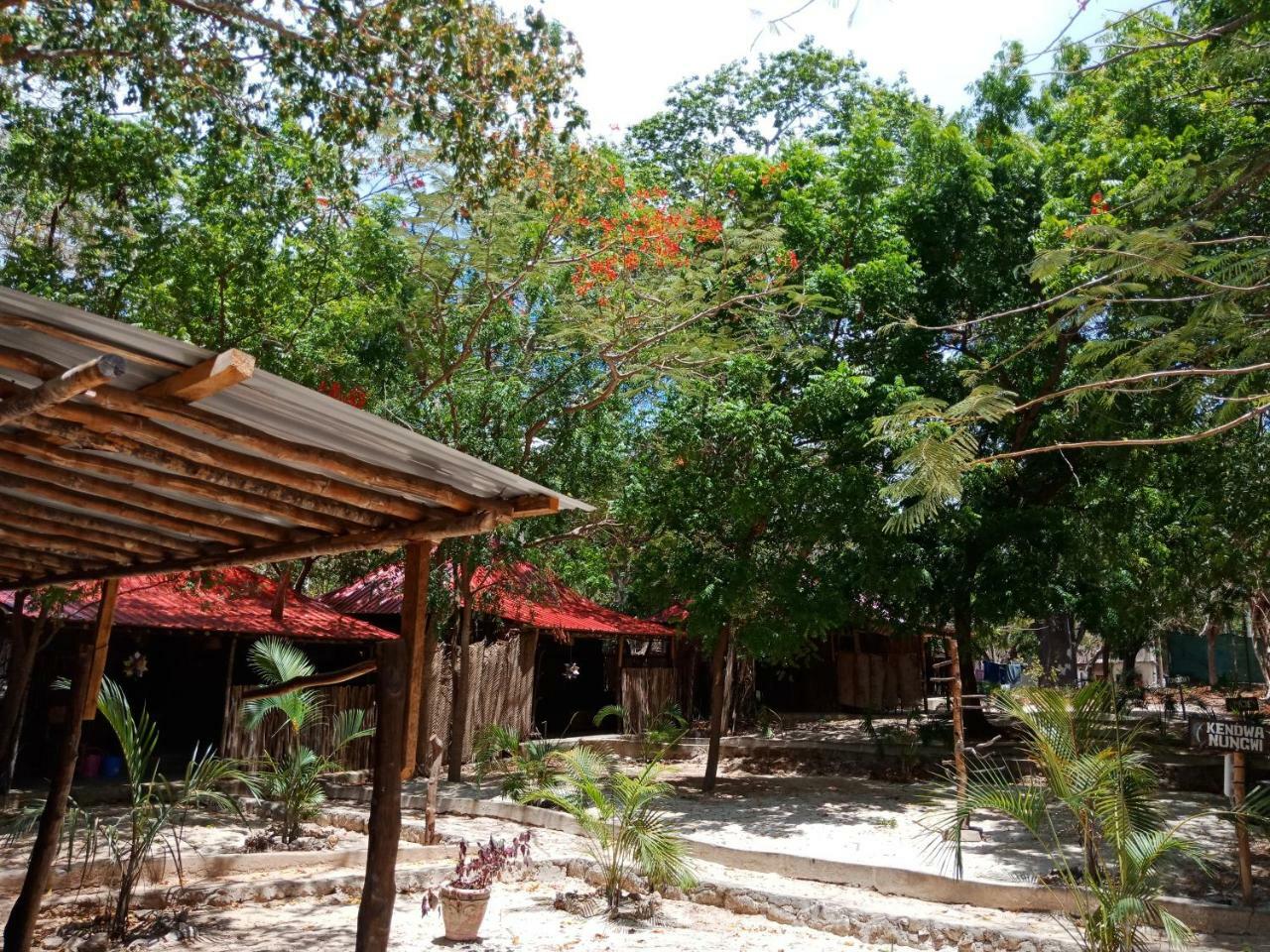 Soul Breeze Backpackers Diani Hostel Diani Beach Buitenkant foto